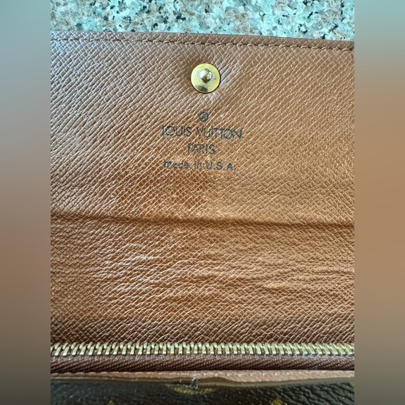 - Louis Vuitton, authentic Sarah monogram vintage wallet - Picture 12 of 17